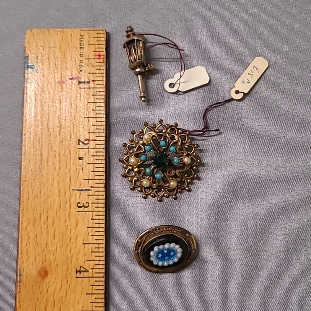 3 vintage brooches